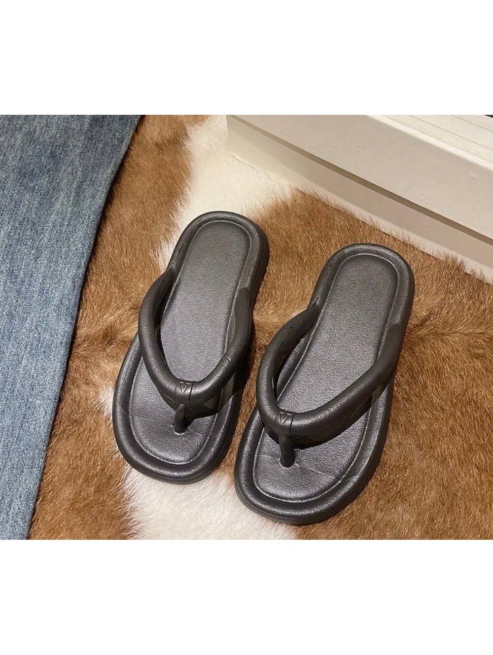 New - Simple and Stylish - Women's EVA Flat Flip Flops - Black - Size 9